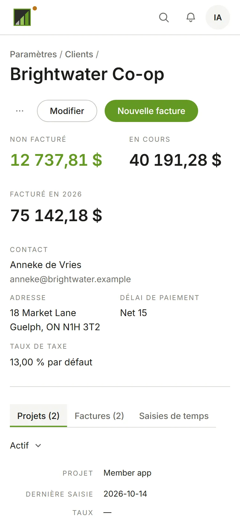 La page d’un client : totaux, contact, conditions, et onglets pour les projets, les factures et le temps