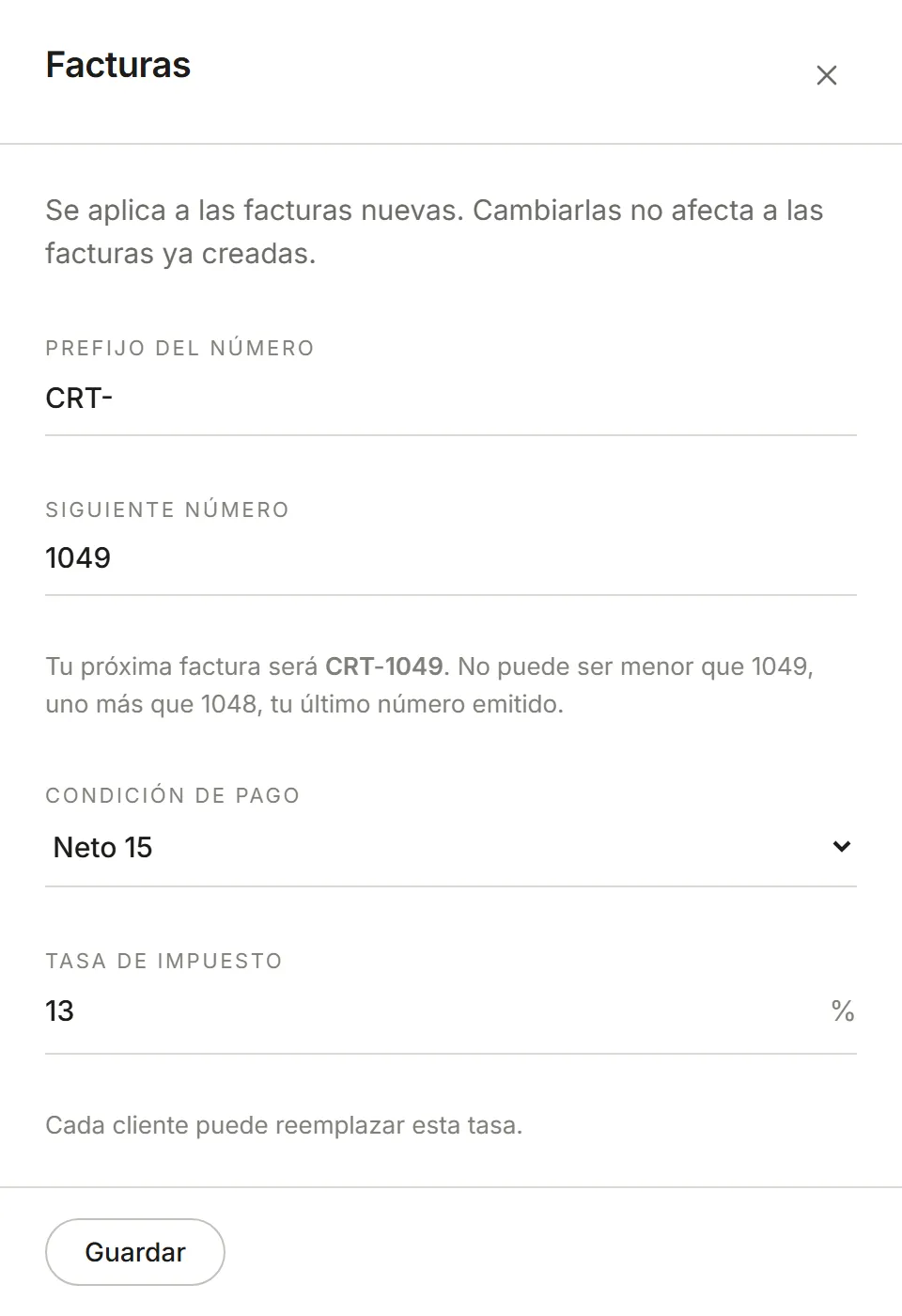 El panel Facturas: prefijo del número, siguiente número, condición de pago, tasa de impuesto y pie de página