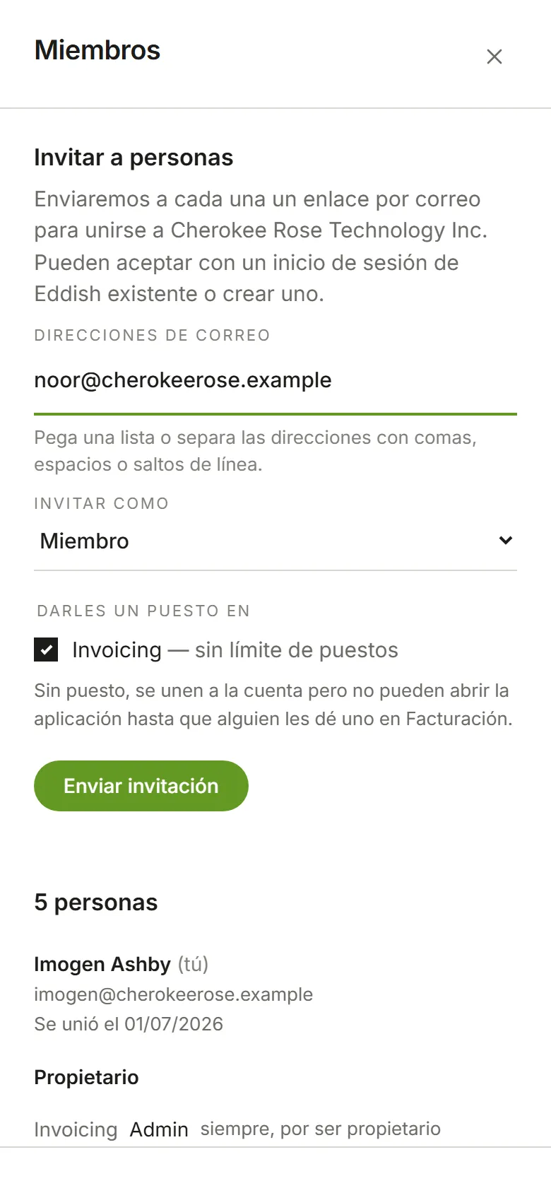 El panel Invitar a personas, abierto sobre la página Miembros, con una dirección de correo escrita