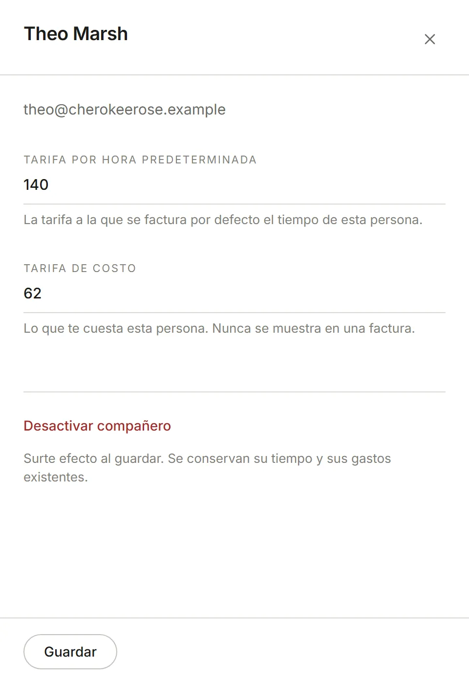 El panel de un compañero: tarifa por hora predeterminada y tarifa de costo